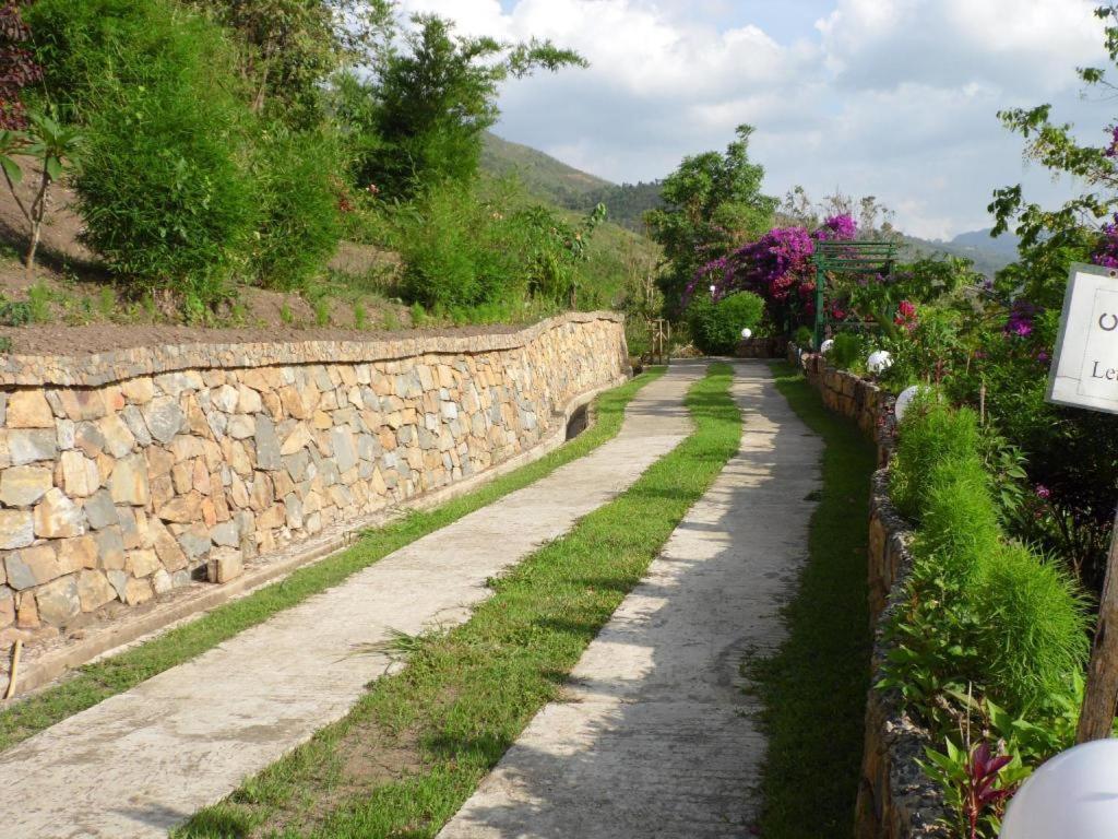 Aythaya Monte Divino Lodge Таунджи Экстерьер фото